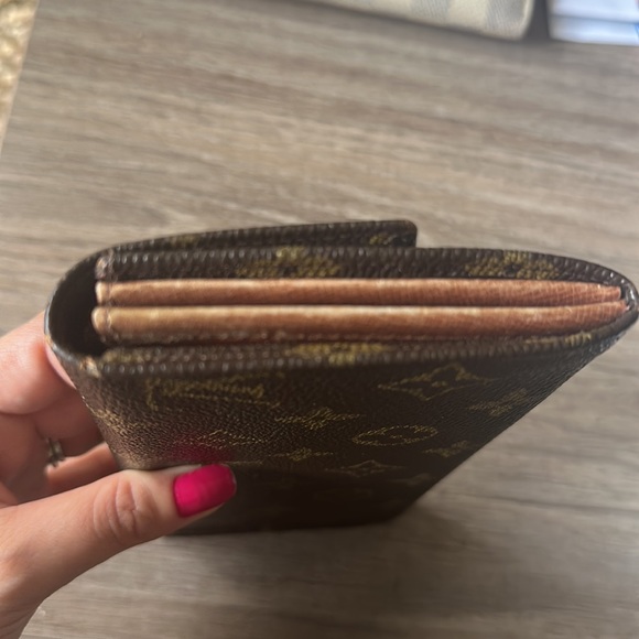 Louis Vuitton Monogram Sarah Wallet - Picture 4 of 8